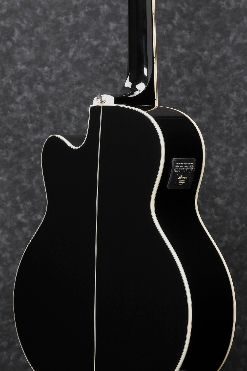 Ibanez AEB8E-BK Akustisk bass m/mik