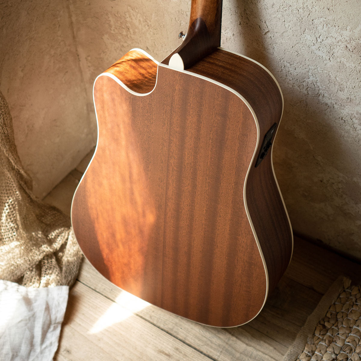 CORT MR500E NT