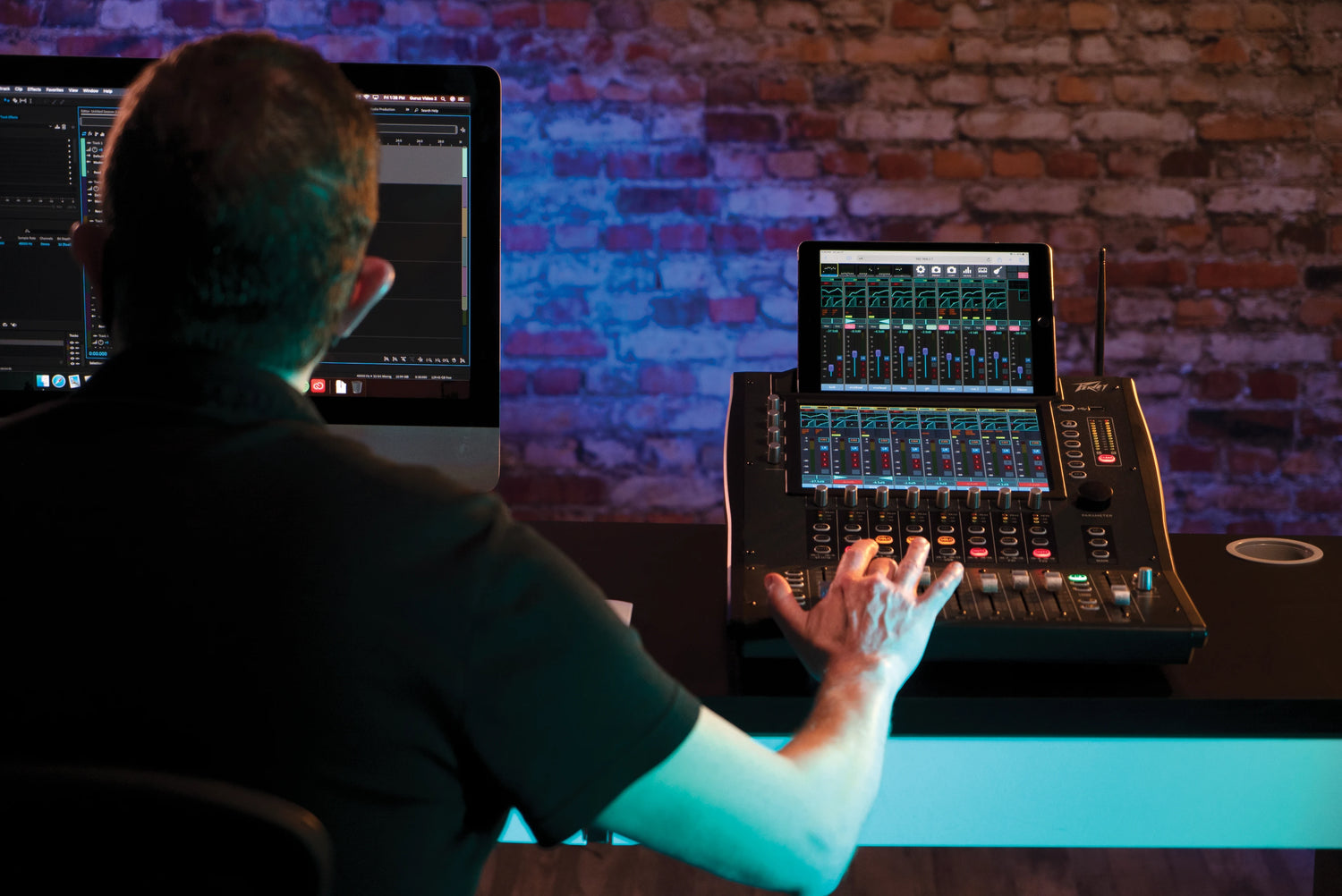 Peavey AUREUS™ 28 Digital Mixer